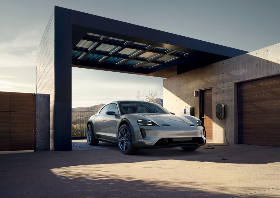  Porsche Mission E Cross Turismo 2018 года  (фото 23 из 66)
